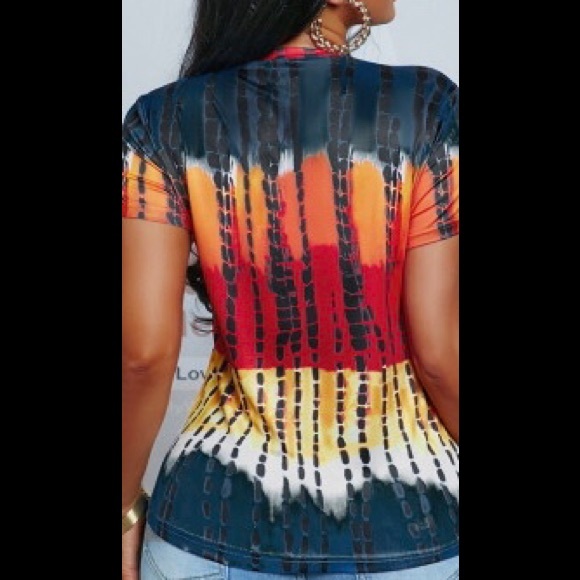 💋 Multi-Color W/Black Dotted Stripes Going👇🏼Lips W/Sprinkles All Over Shirt - Picture 3 of 12